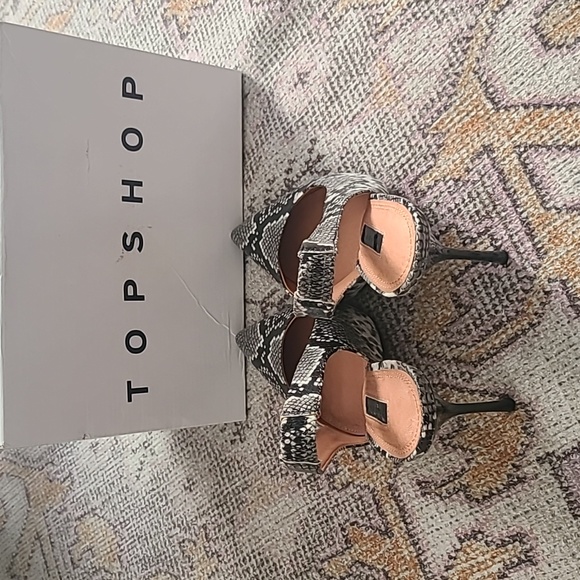 Topshop Snakeskin Pattern Heels - Picture 4 of 4